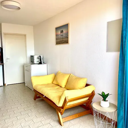 100m De La Et Port Apartment