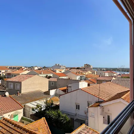 100m De La Et Port *
