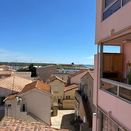 100m De La Et Port Apartment *