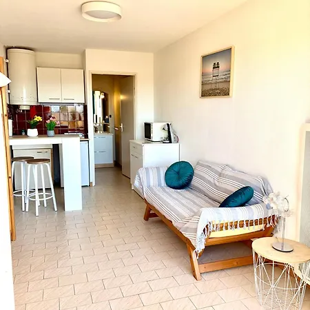 100m De La Et Port Apartment *
